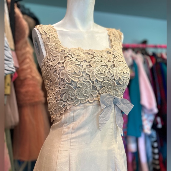 Mid Century Classic Dress - Picture 9 of 14